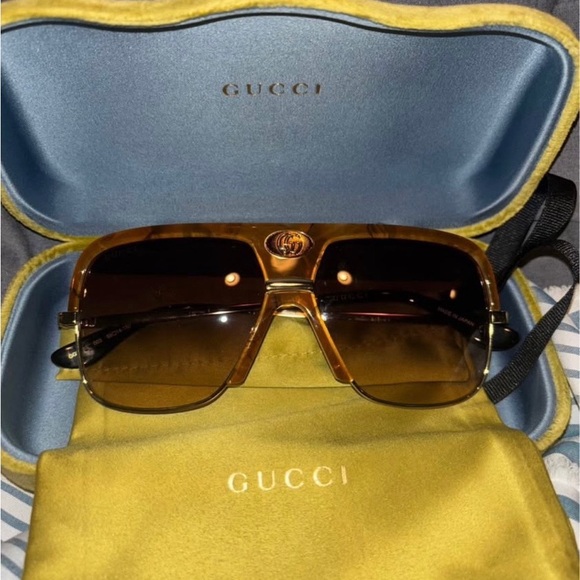 Gucci Black Sunglasses with Blue Case - Picture 1 of 3